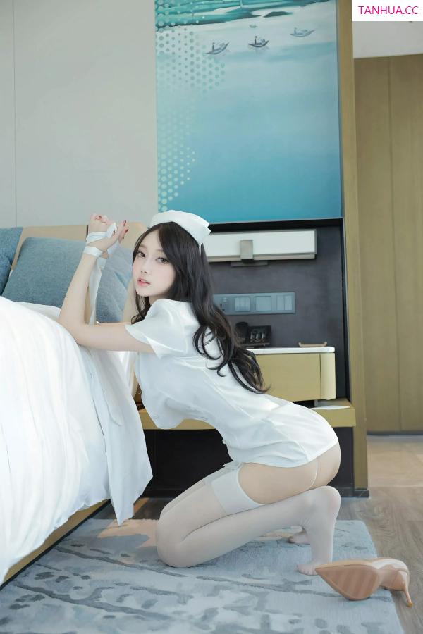 玥儿玥  [XiuRen]高清写真图 2025.07.04 No.10507 玥儿玥er 白色护士第18张图片